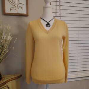 TAHARI - 100% Cashmere - Butter Yellow Long Sleeve - V Neck Sweater  - Small